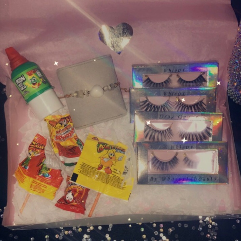 Eyelashes - Picture 1 of 3
